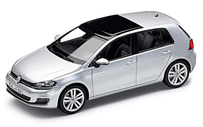 Модель автомобиля Volkswagen Golf 7, Reflex Silver Metallic, Scale 1:43