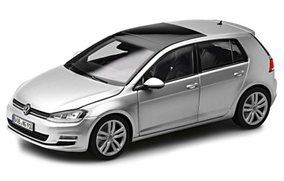 Модель автомобиля Volkswagen Golf 7, Reflex Silver Metallic, Scale 1:18