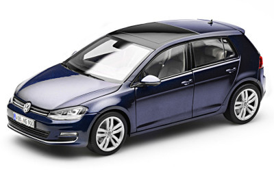 Модель автомобиля Volkswagen Golf 7, Night Blue Metallic, Scale 1:18