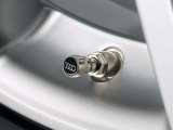 Комплект из 4-х колпачков на нипель Audi Valve Stem Caps, Aluminium, артикул 4L0071215A