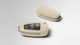 Кожаный футляр для ключа Audi Leather key cover, Magnolia white, артикул 8X00712082Y4