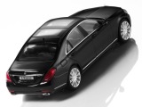 Модель автомобиля Mercedes-Benz S-Class W222, Magnetic Black Metallic 1:43, артикул B66960153