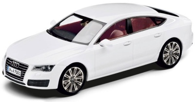 Модель Audi A7, Ibis white, 2013, Scale 1 43