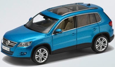 Модель автомобиля Volkswagen Tiguan Blue, Scale 1:43