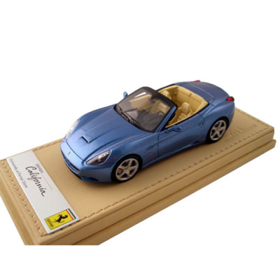 Ferrari California 1:43 scale model. Blu