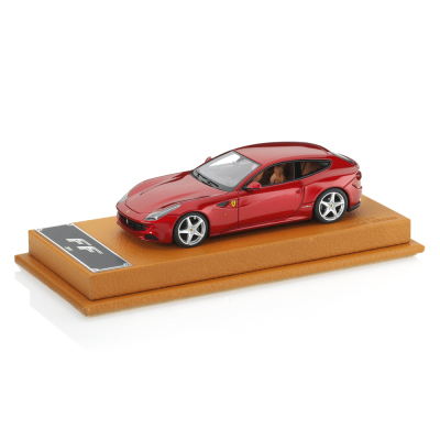 Model Ferrari FF in 1:43 scale