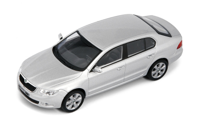 Модель автомобиля Skoda Superb Silver, 1:43