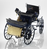Историческая модель Mercedes Benz Моторизованная повозка Даймлера 1886г., артикул B66041416