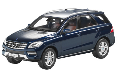 Модель Mercedes-Benz ML, Tanzanite Blue, Scale 1:18
