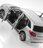 Модель Mercedes-Benz B-Class Sports Tourer, Silver, Scale: 1:18, артикул B66961409
