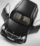 Модель Mercedes-Benz E Class Avantgarde Estate in Black, Scale 1:18, артикул B66962439