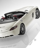 Модель Mercedes-Benz SLS AMG Roadster, White, Scale 1:18, артикул B66960079