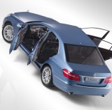 Модель Mercedes-Benz E-Klasse, Limousine, Elegance, Blue, Scale: 1:18, артикул B66960216