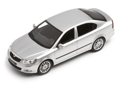 Модель автомобиля Skoda Octavia model in 1:43 scale, brilliant silver