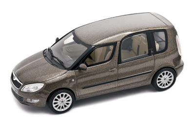 Модель автомобиля Skoda Roomster after a facelift model in 1:43 scale, mocca brown