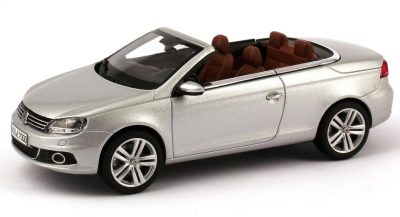 Модель автомобиля Volkswagen EOS, Scale 1:43, Reflex Silver Metallic