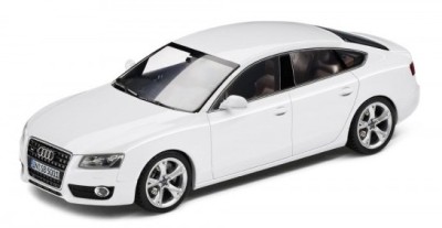 Модель автомобиля Audi A5 Sportback Ibis White, Scale 1 43