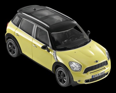 Модель автомобиля Mini Cooper S Countryman Bright Yellow, Scale 1:18