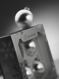 Набор елочных игрушек Mercedes-Benz Four Christmas balls in silver, артикул B66951120