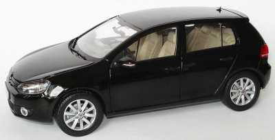 Модель автомобиля Volkswagen Golf 6, Scale 1 18, Black