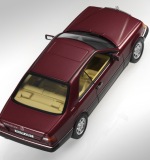 Модель Mercedes-Benz 230 CE – 300 CE-24 C 124 (1987–1993), Almandine Red Metallic, 1:43 Scale, артикул B66040514