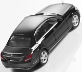 Модель автомобиля Mercedes C-Klasse Limousine Exclusive Black 1/87, артикул B66960239