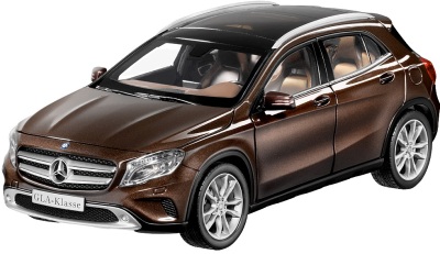 Модель автомобиля Mercedes GLA-Class Brown 1/18