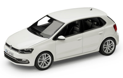 Модель автомобиля Volkswagen Polo 5-Door Hatchback, Scale 1:43, Pure White