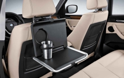 Складной столик системы BMW Travel & Comfort