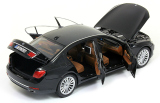 Модель автомобиля BMW 750 Li (F02) LCI, 1:18 Scale, Sapphire Black, артикул 80432360450