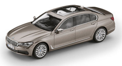 Модель BMW 750 Li (G12), Cashmere Silver, Scale 1:43
