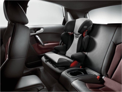 Автомобильное детское кресло Audi Youngster Plus Child Seat, Titanium Grey/Black, 2017