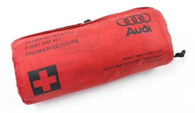 Штатная автомобильная аптечка Audi First Aid Kit