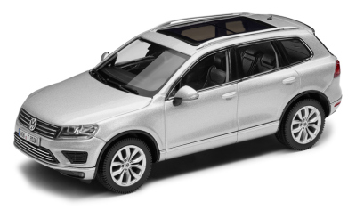 Модель автомобиля Volkswagen Touareg, Scale 1:43, Reflex Silver Metallic