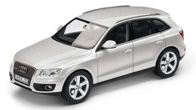 Модель Audi Q5, Glacier white, 2013, Scale 1 43