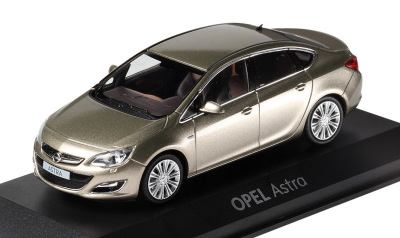 Модель автомобиля Opel ASTRA 4-doors 1:43, gold