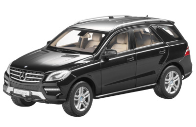 Модель Mercedes-Benz ML, Obsidian Black, Scale 1:18