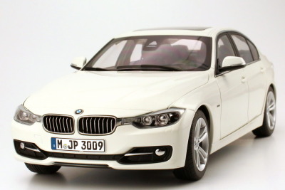 Модель автомобиля BMW 3 Series Saloon White, Scale 1:18