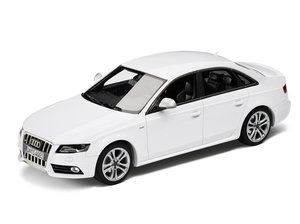 Модель автомобиля Audi S4 Ibis White, Scale 1 43
