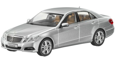 Модель автомобиля Mercedes-Benz E-class Silver