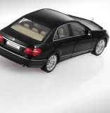 Модель автомобиля Mercedes-Benz E-class Black, артикул B66960210