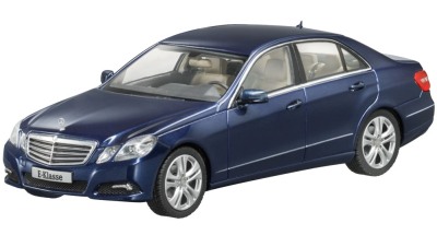 Модель автомобиля Mercedes-Benz E-class Blue