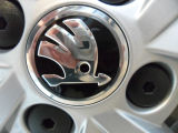 Крышка ступицы легкосплавного диска Skoda Decorative centrepiece of the wheel, артикул 5JA601151FOD