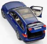 Модель автомобиля Mercedes C-Class Estate, Avantgrade, Scale 1:18, Brilliant Blue, артикул B66960257