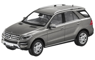 Модель Mercedes-Benz M-Class W166, Palladium Silver, 1:43 Scale