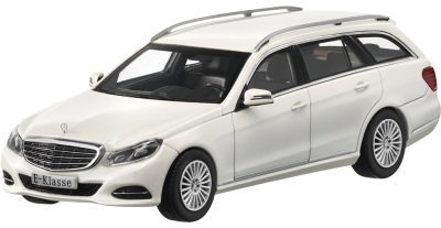 Модель автомобиля Mercedes E-Class White T-Modell Elegance 1/43