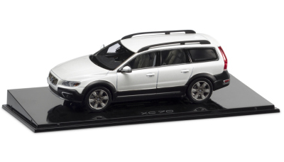 Модель автомобиля Volvo XC70 1:43 White