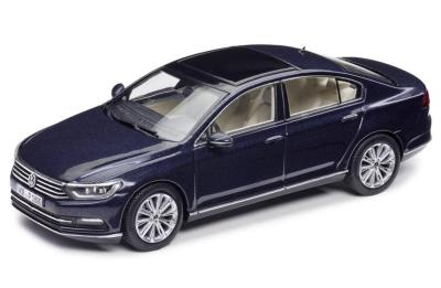 Модель автомобиля Volkswagen Passat Saloon, Scale 1:43, Night Blue Metallic