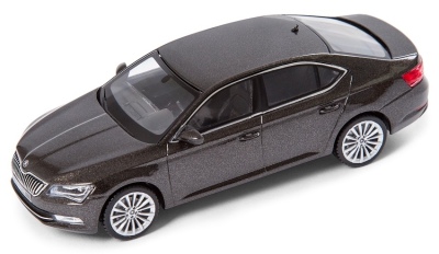 Модель автомобиля Skoda Superb III, 1:43 scale, Magnetic Brown