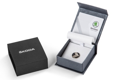 Металлический значок Skoda Pin DNA Crystal, Gift Box